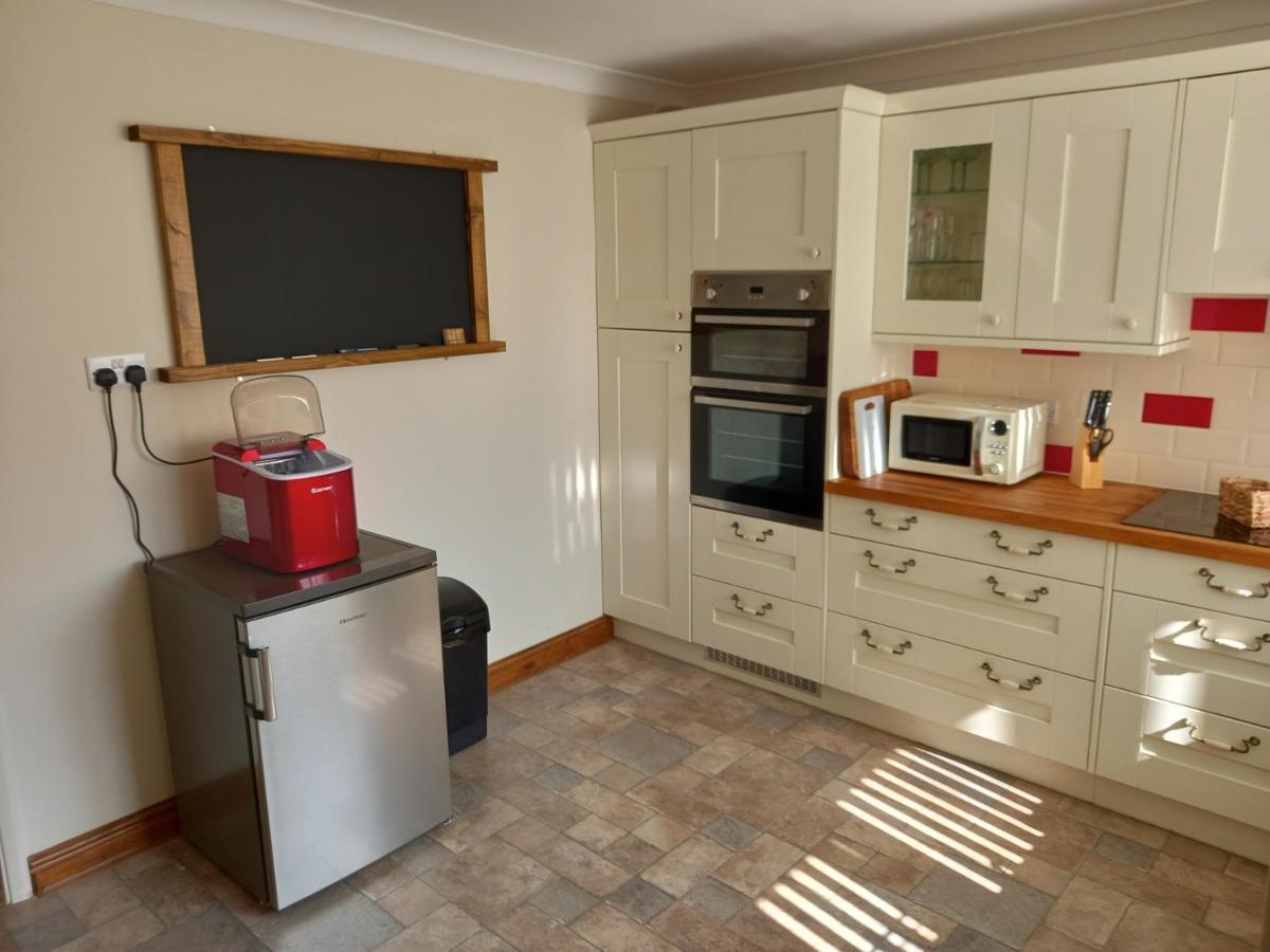 Pet Friendly Beautiful Detached Cottage Close To Spurn Point, Easington And Withersea Kingston upon Hull Exterior photo