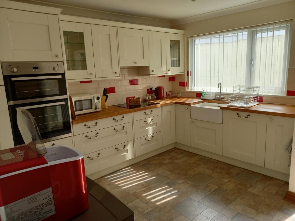 Pet Friendly Beautiful Detached Cottage Close To Spurn Point, Easington And Withersea Kingston upon Hull Exterior photo